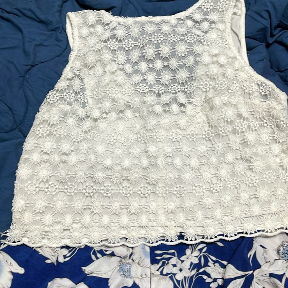 Size 6 lined lace top